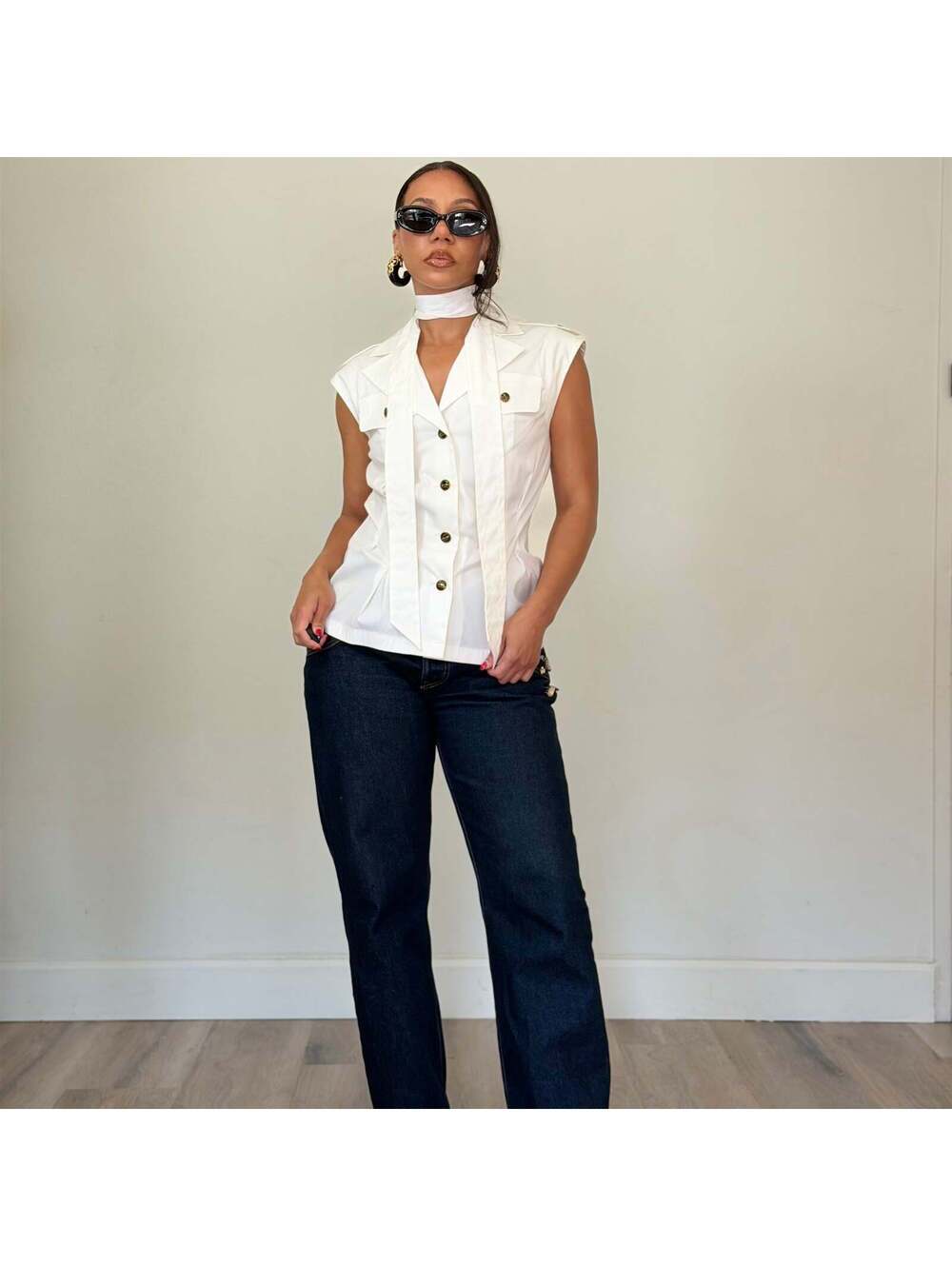 Escada - Picture 2 of 9